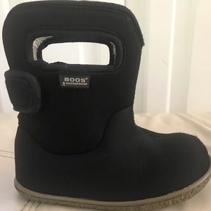 BOGS - WATERPROOF - TODDLER SZ 8 - BLACK